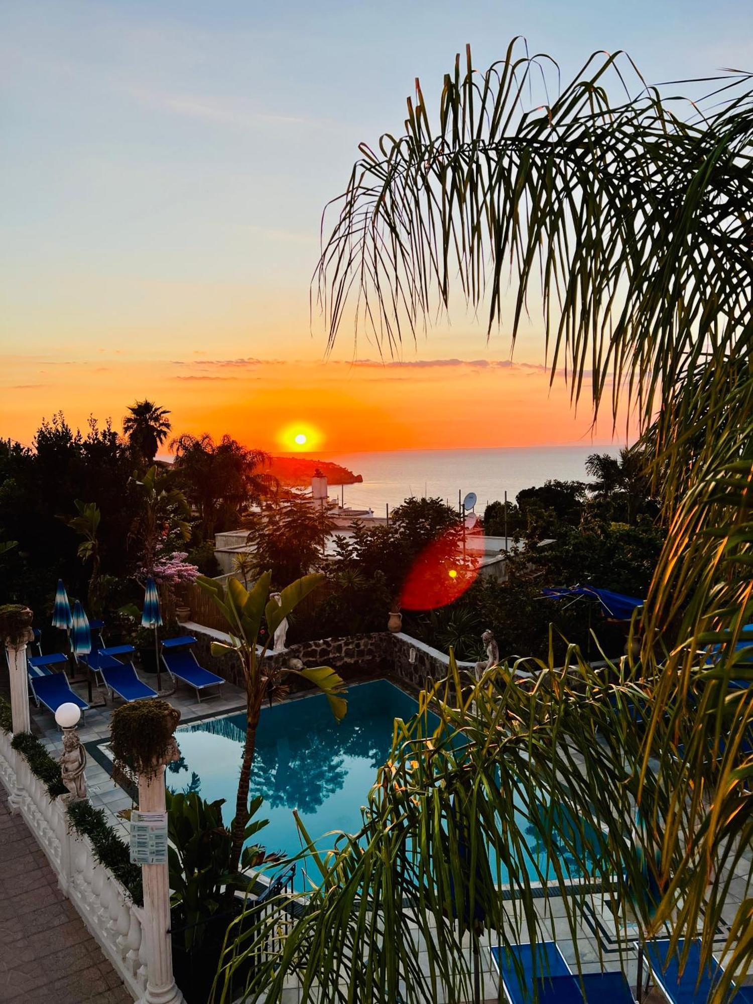 Hotel Villa Fiorentina Казамиччола-Терме Экстерьер фото